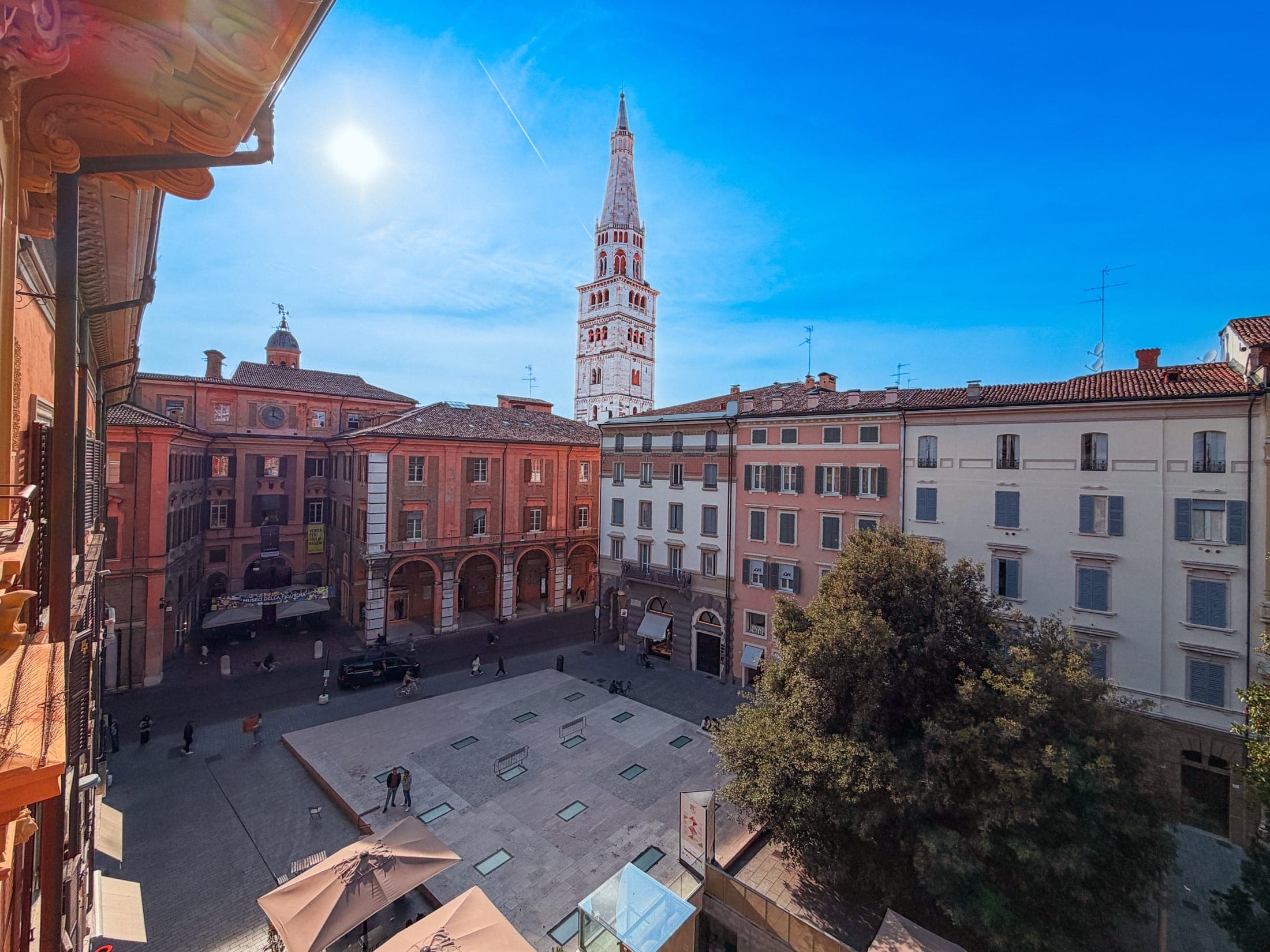 Attico d'Autore in Piazza con Vista Ghirlandina — Modena (foto 2)
