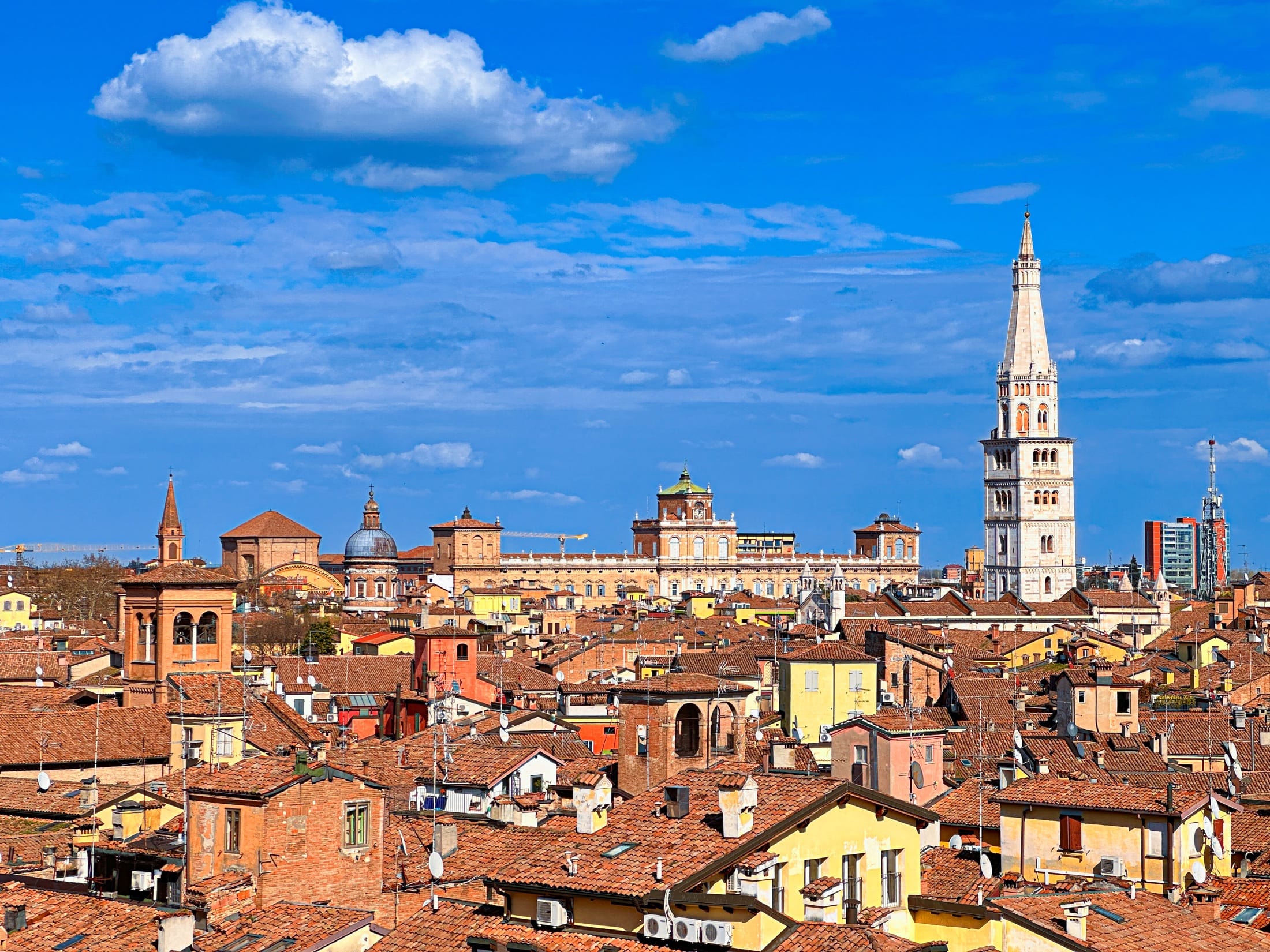 Vista Ghirlandina - Attico esclusivo con terrazzo in centro — Modena (foto 3)
