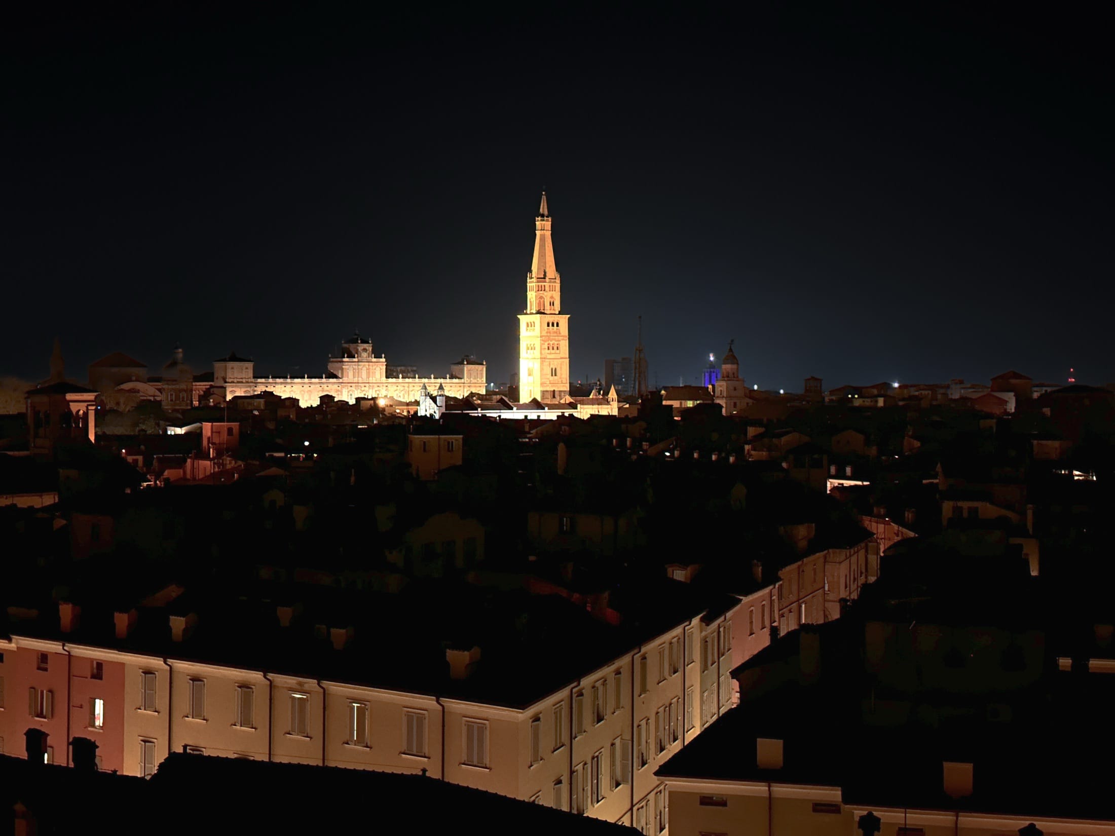 Vista Ghirlandina - Attico esclusivo con terrazzo in centro — Modena (foto 6)